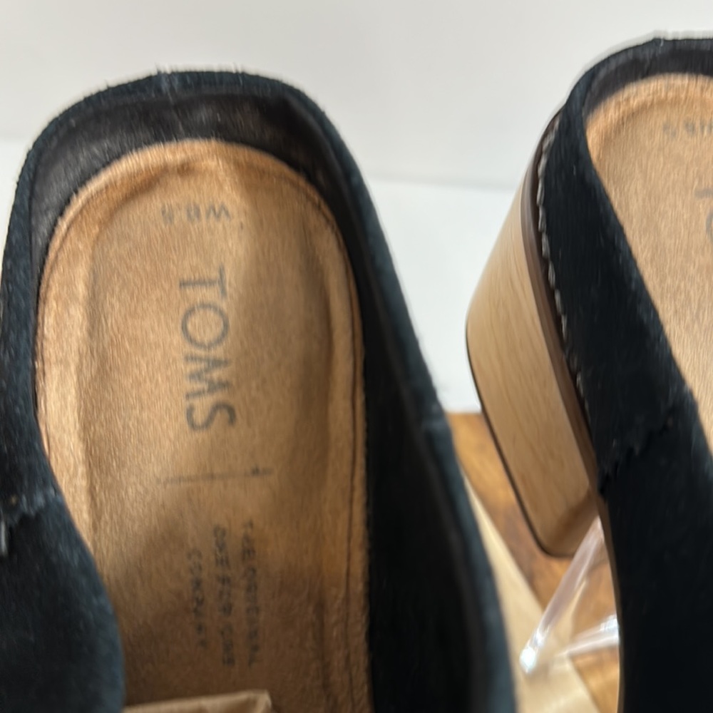 Women’s Tom’s black suede “Leila” slip-on clogs SZ 8.5 fringe tassels - Picture 7 of 15